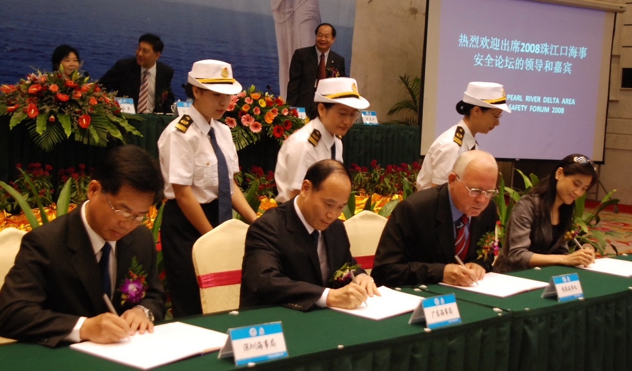 廣東海事局香港海事處港務局及深圳海事局官員簽署合作安排