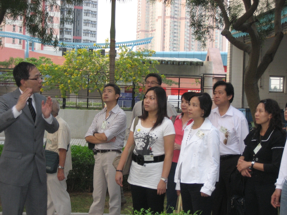 代表團參觀屋苑設施