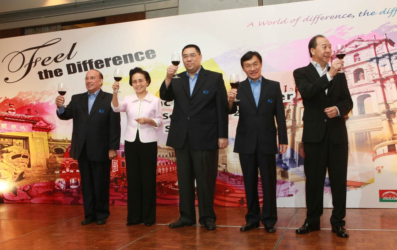 崔世安司長等在新加坡出席「感受澳門」大型推廣晚會