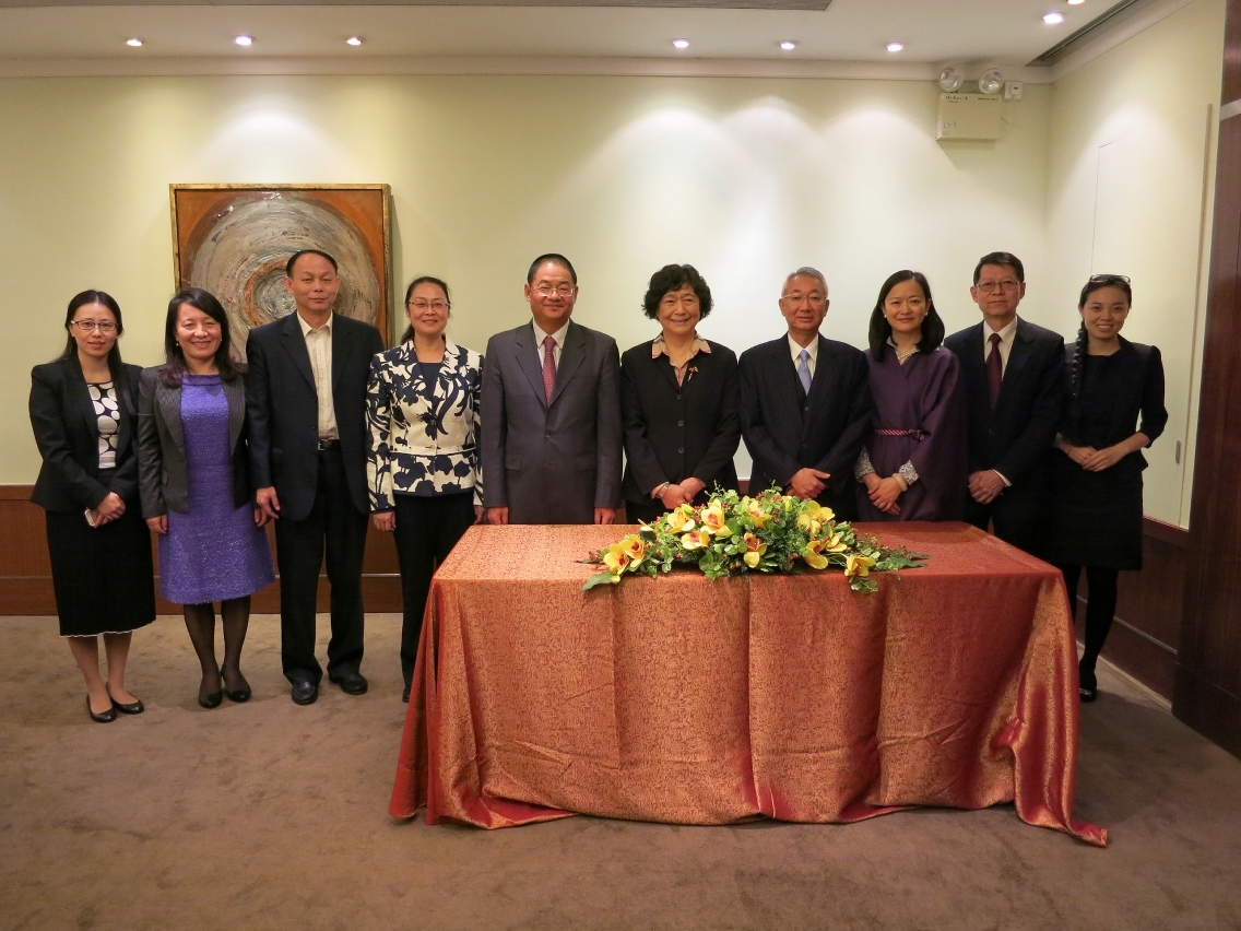Celebração de protocolo de cooperação entre a Fundação Macau e a Fundação para Deficientes da China para o desenvolvimento de acções de interesse público na China.