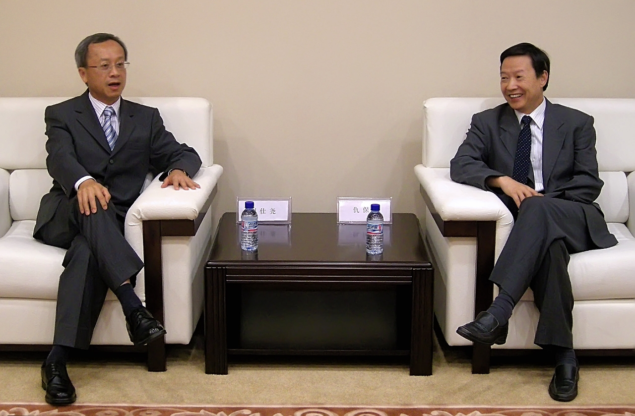 劉仕堯司長、住房及和城鄉建設部仇保興副部長親切交談