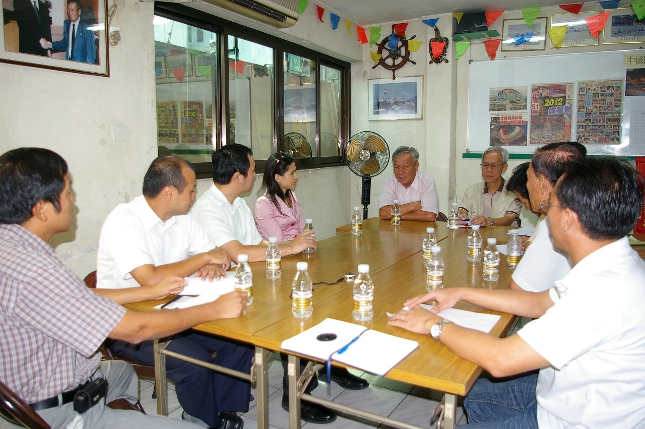 港務局向漁民了解受災情況