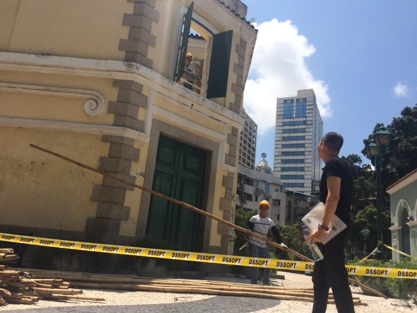 O presidente do IC Ung Vai Meng foi ao local esta manhã para supervisionar os trabalhos da limpeza.
