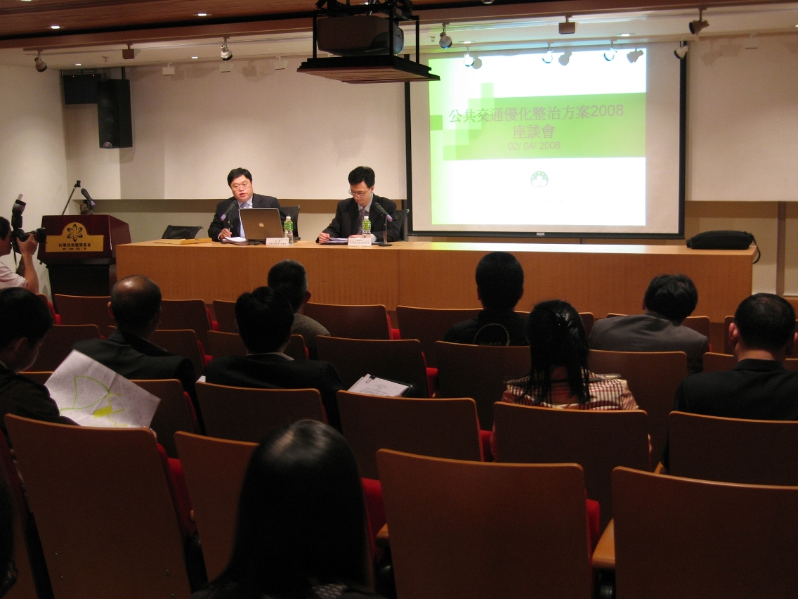 政府代表聽取社會團體意見