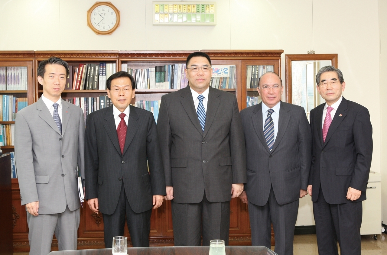 崔世安司長與副部長李普京（左二）會面