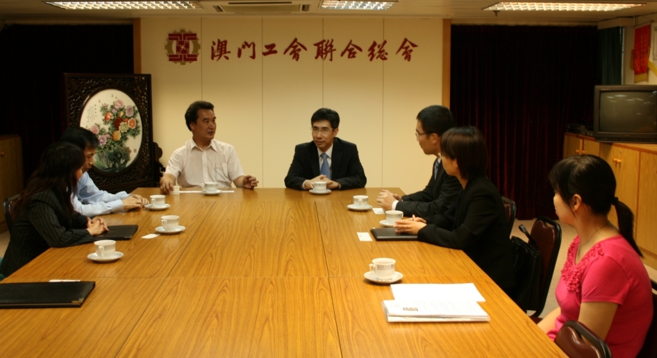 能源辦與工聯負責人討論節能工作