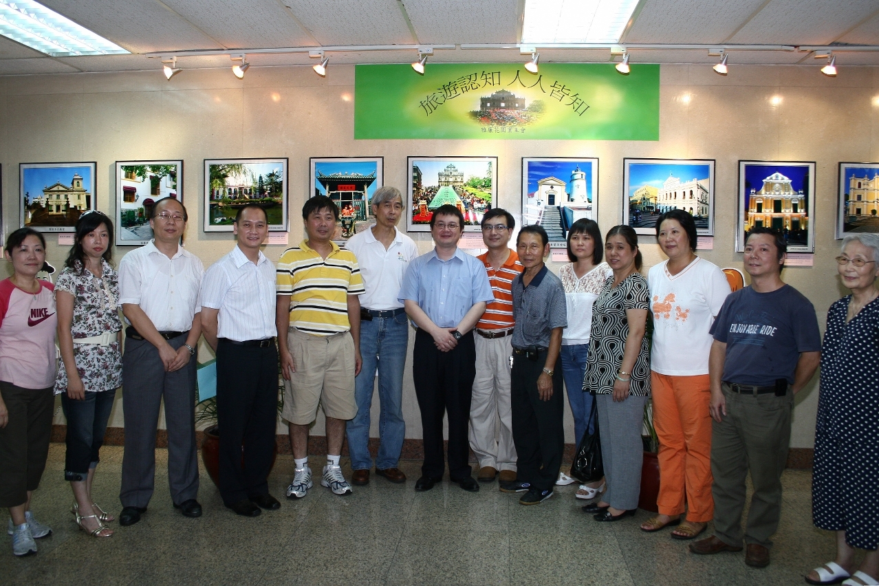 旅遊局及街總代表參觀旅遊認知大廈巡迴展覽