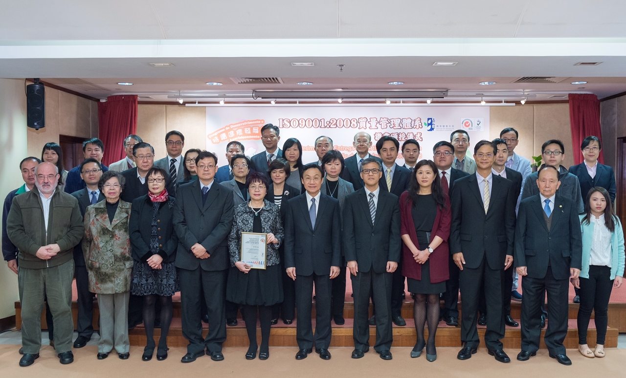 Aprofundar o Programa de Desenvolvimento e Aperfeiçoamento Contínuo e aumentar as capacidades linguísticas dos estudantes de Macau