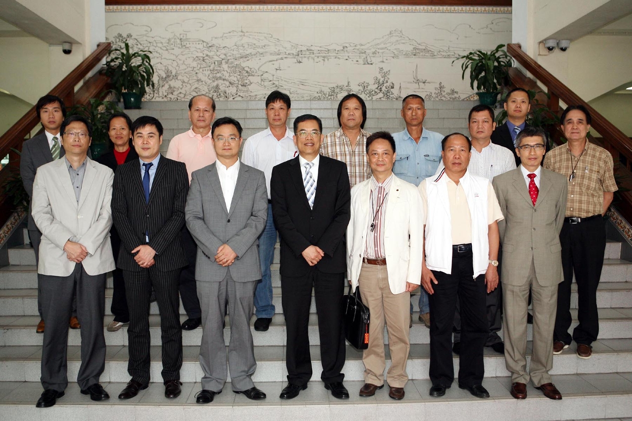 Visita a Secretaria para a Segurança da Associação dos Proprietários de Máquinas de Construção Civil de Macau (2)