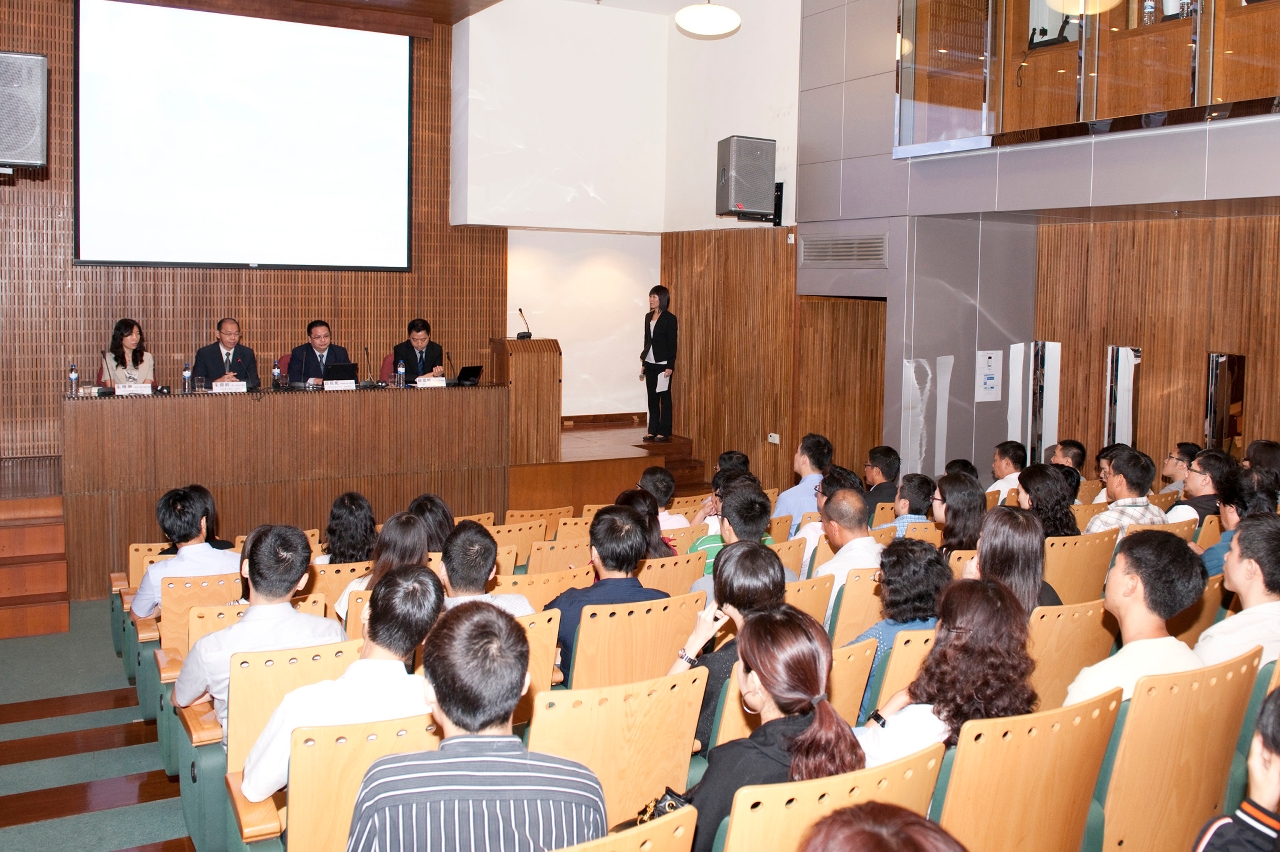 Sessões de troca de opiniões entre trabalhadores dos serviços públicos sobre “processos judiciais em virtude do exercício de funções públicas”
