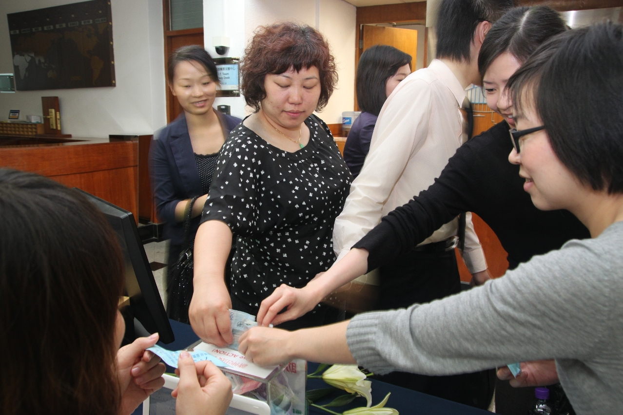 IFT staff and student contribute to the fund with an open heart