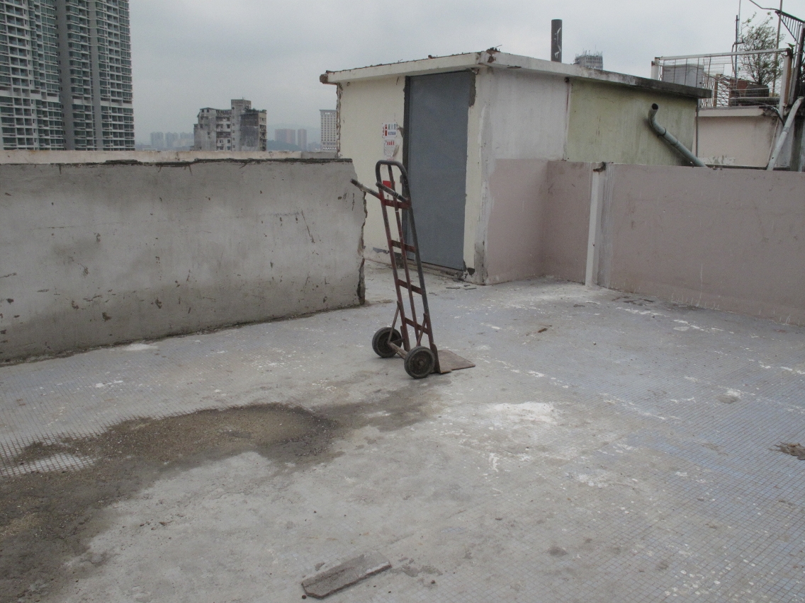 Reposição parcial da situação do terraço do Edifício Hoi On conforme o projecto anteriormente aprovado.