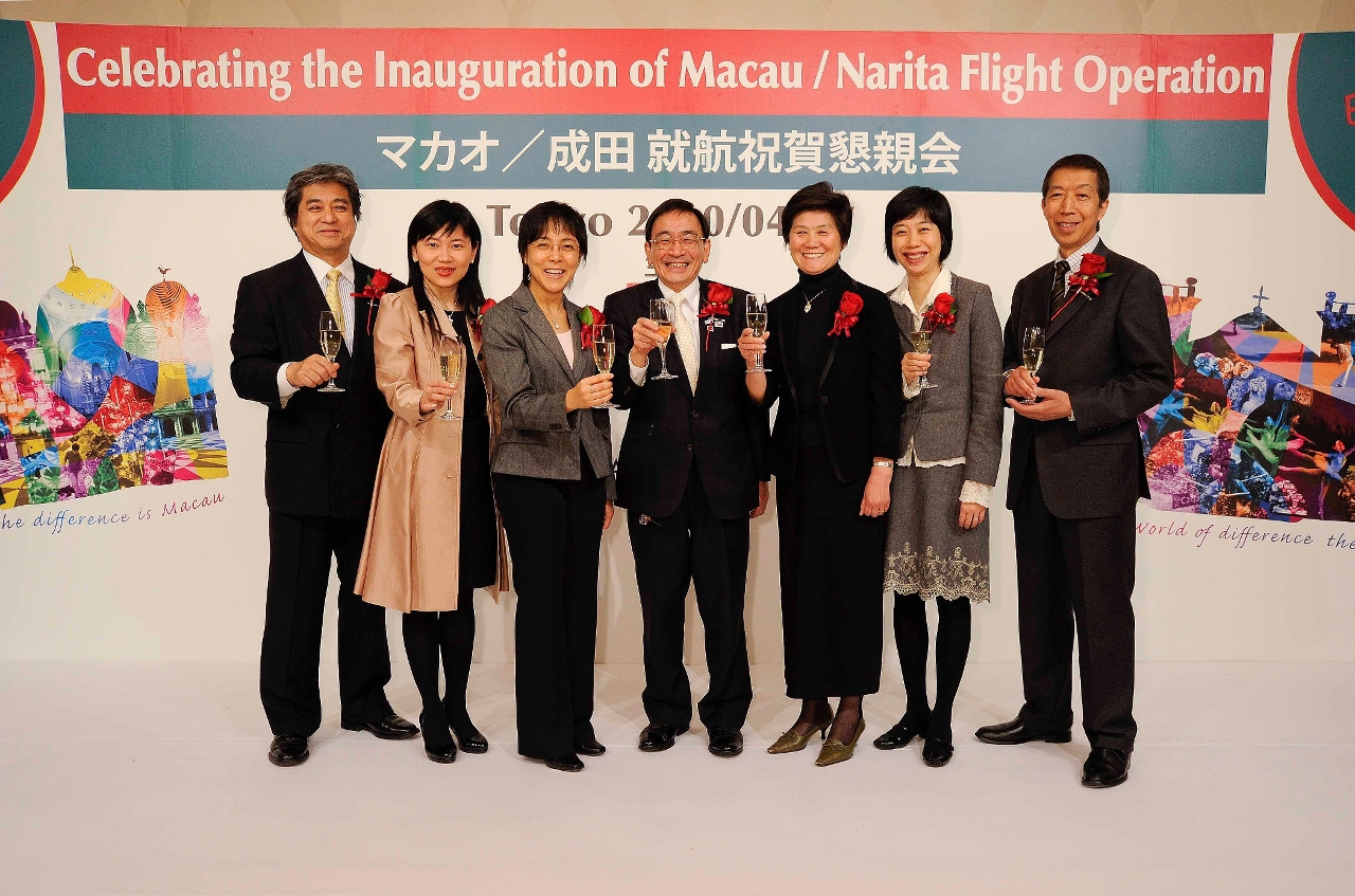 Organizadores e convidados especiais brindam em jantar de Macau