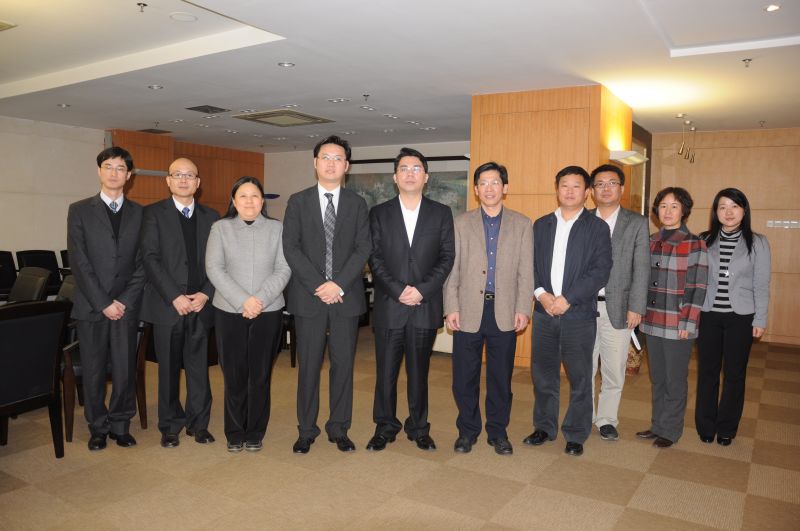 Elementos dos serviços de protecção ambiental de Macau e da Província de Guangdong.