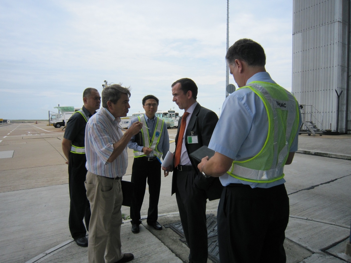 The audit team of the International Civil Aviation Organization conducted on-site observation in Macau International Airport to check the security operations and the control areas.