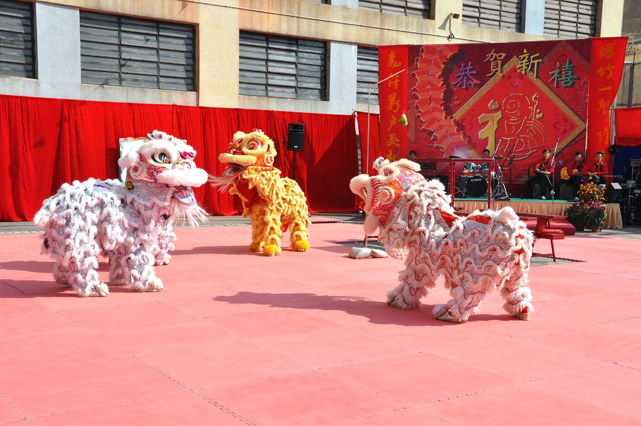 Dar boas vindas ao Ano Novo Lunar através da dança de leão