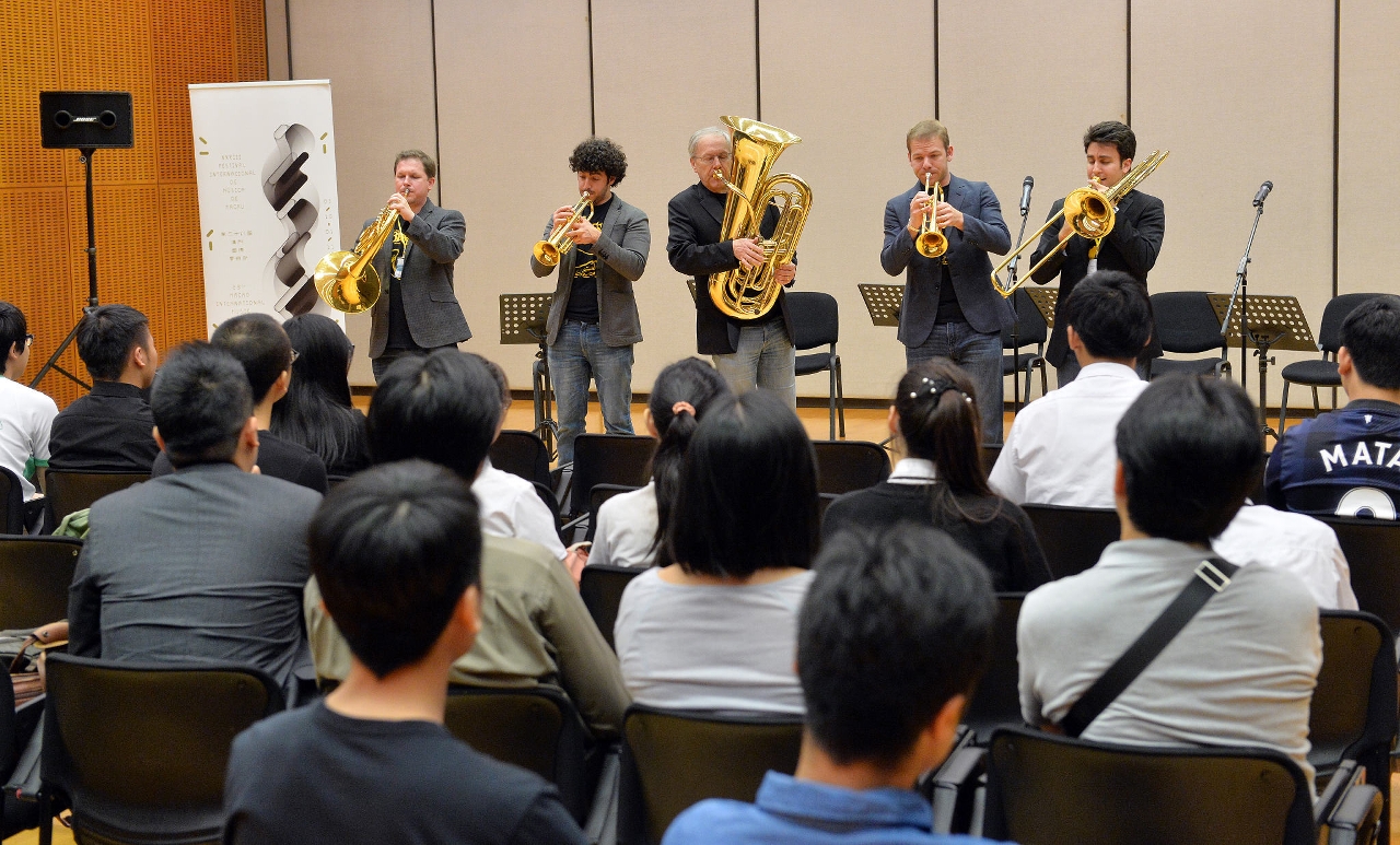 : Programa de Extensão: Conversa com Membros do Agrupamento Canadian Brass