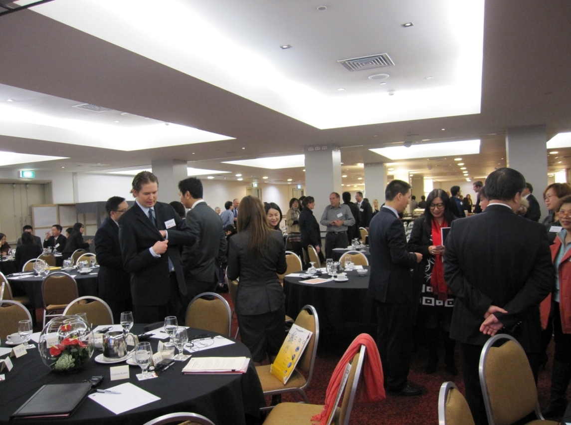 A sessão de bolsas de contactos no “Seminário de Promoção da Cooperação Económica e Comercial Guangdong/Macau - Nova Zelândia 2013”