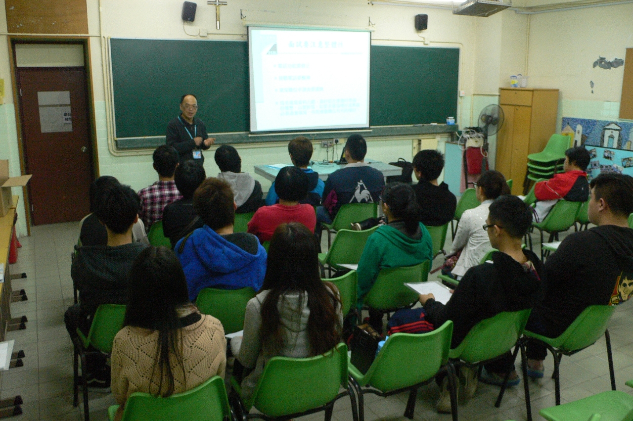 Durante o seminário os alunos ouviram atentamente e consideraram que o tema estava orientado para as necessidades reais