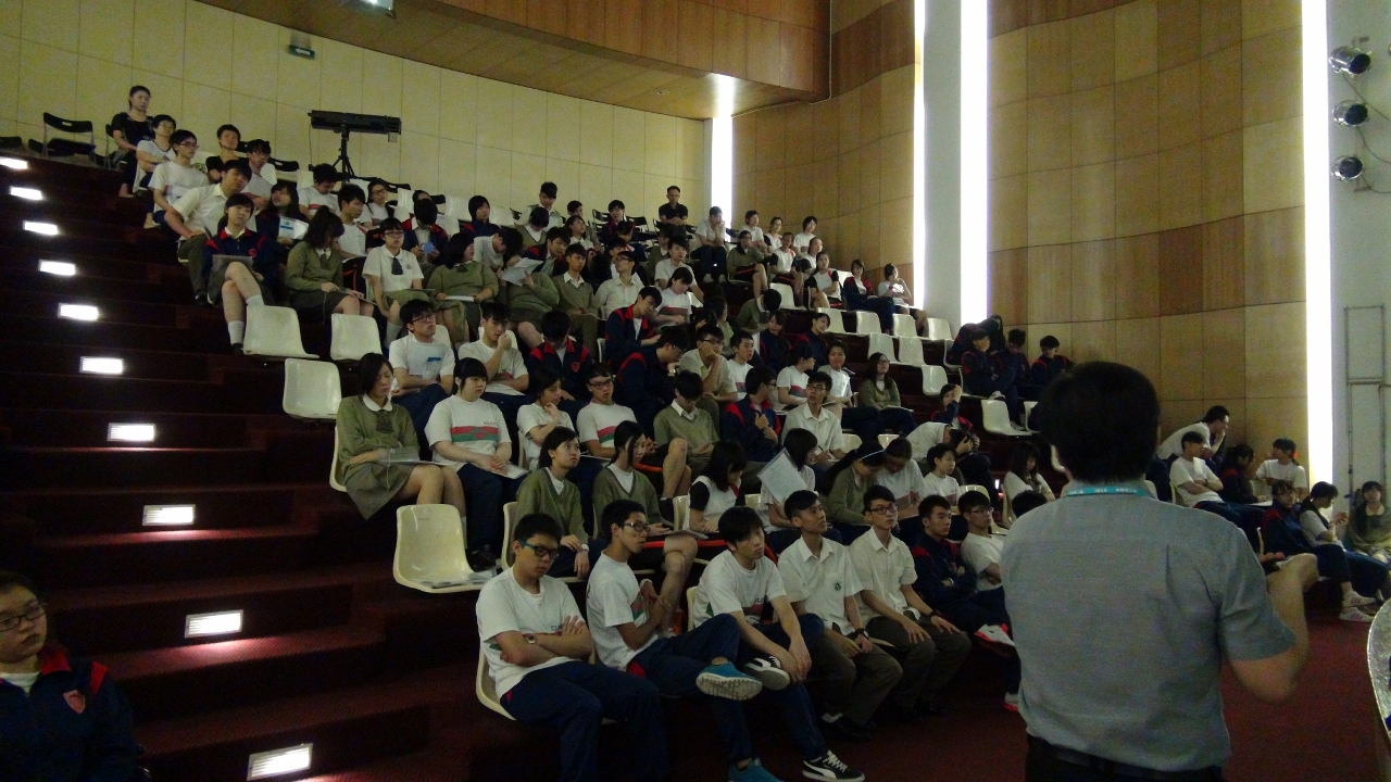 Os seminários de aconselhamento profissional dão boa preparação aos novos graduados para a integração social
