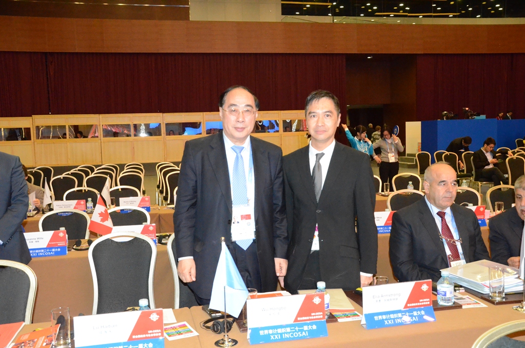 Encontro entre o Comissário da Auditoria, Ho Veng On, e o Vice-secretário geral para Assuntos Económicos e Sociais das Nações Unidas, Wu Xiongbo, no XXI Congresso da INTOSAI