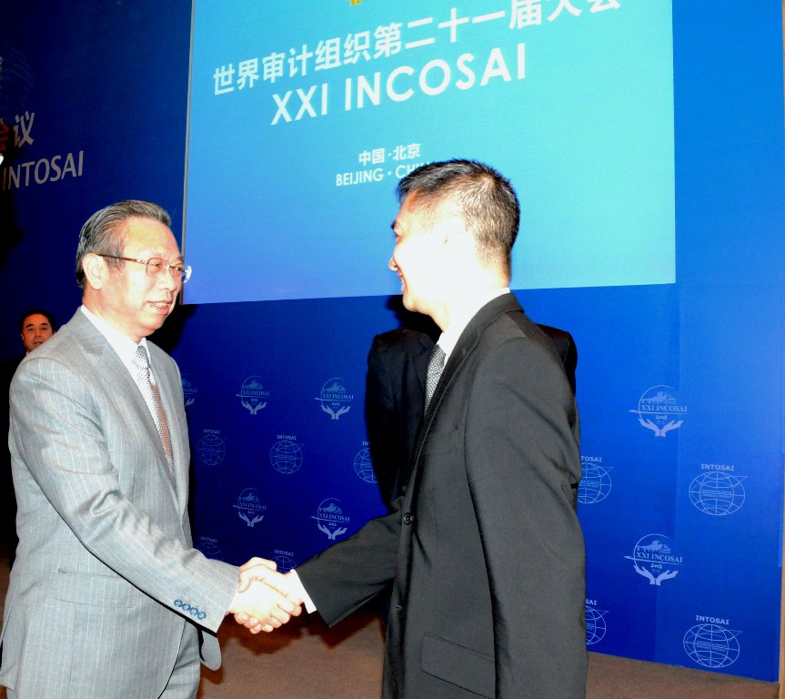 Encontro entre o Comissário da Auditoria, Ho Veng On, e o Auditor Geral da China, Liu Jiayi, no XXI Congresso da INTOSAI
