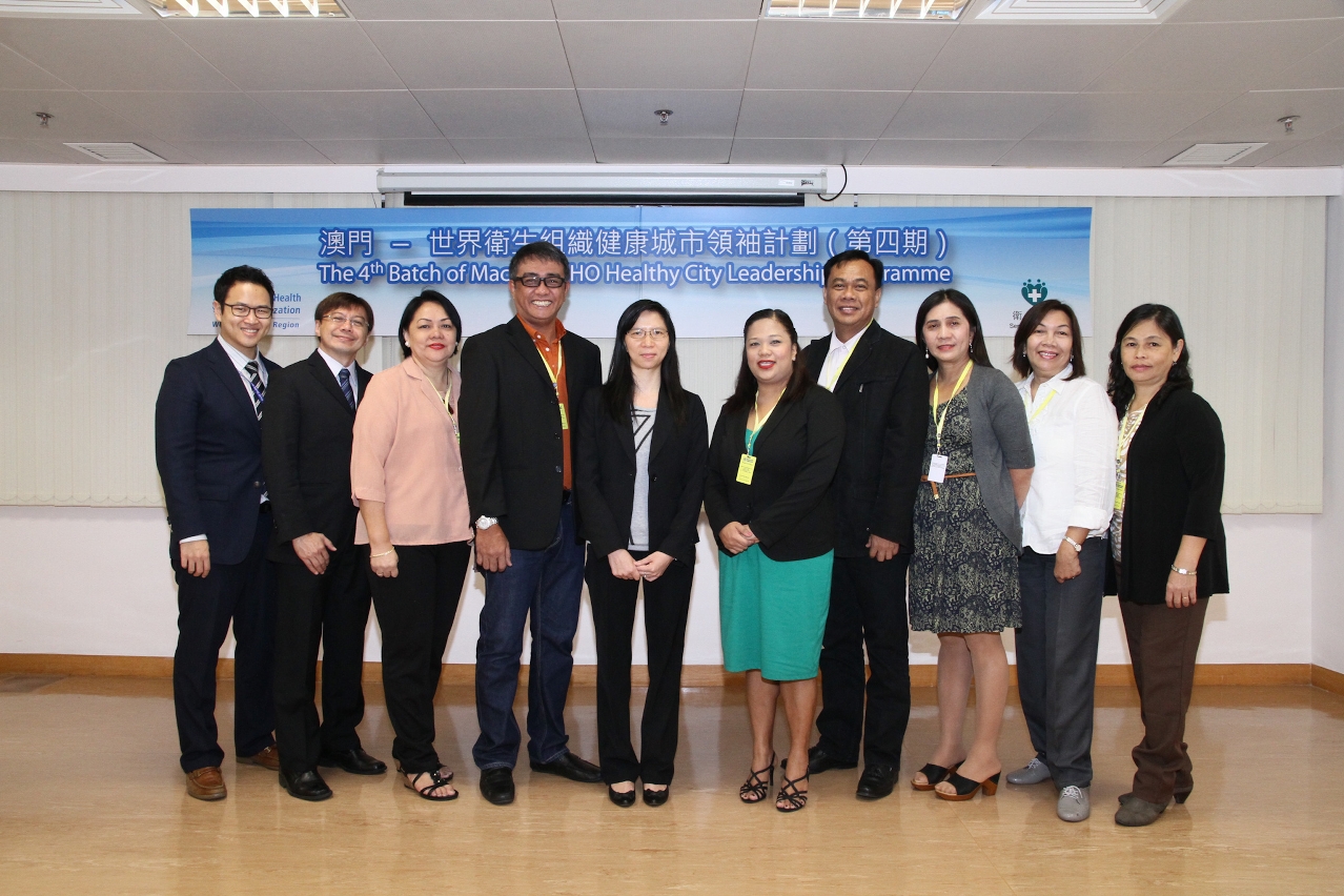 Foto tirada na cerimónia de inauguração de sessão formativa denominada “O Programa de Liderança da Cidade Saudável da Organização Mundial de Saúde – Macau” (IV Fase)