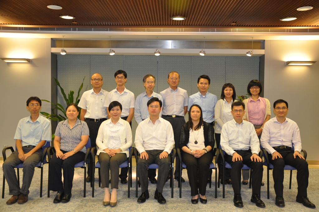 Fotografia colectiva dos representantes da 5.ª Reunião de Cooperação Ambiental Hong Kong - Macau