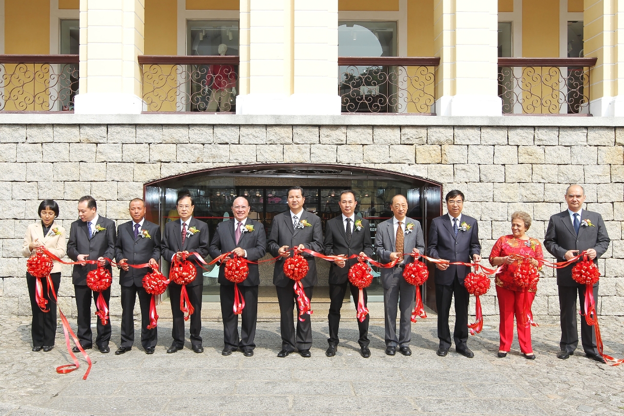 Cheong U presides over at the ribbon cutting ceremony
