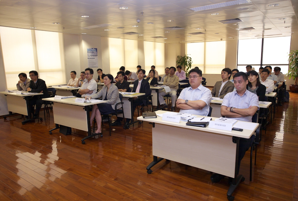 The Civil Aviation Authority of Macao SAR held the “Airport Safety Management Systems Course” on 12 October 2009 with the objective of conveying the importance of the airport safety management systems to the government departments, the airport concessionaire, the airport operators and the project contractors.