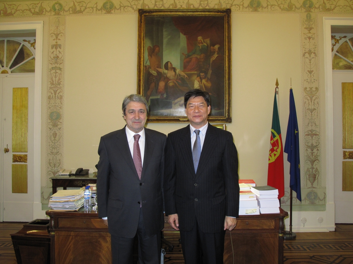 Encontro entre o Procurador Ho Chio Meng e o Procurador-Geral da República Portuguesa