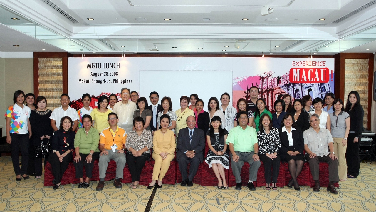 Antunes with travel trade of the Philippines